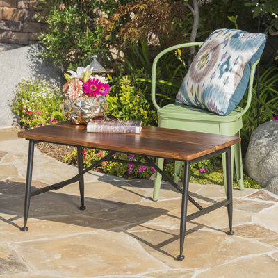 Table basse d'extérieur avec pieds tubulaires en angle