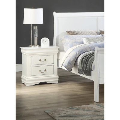 Table de chevet en bois massif de style simple en blanc, deux tiroirs, pieds de support pour stabilité en bois blanc, détails entièrement finis