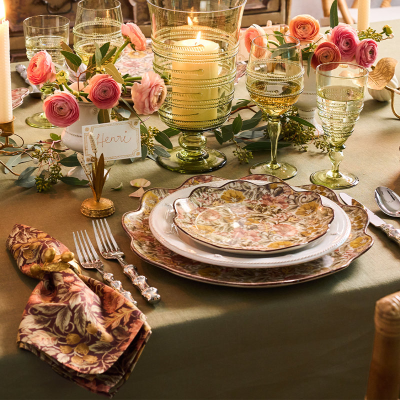 Berry Scallop 60" x 120" Tablecloth, Sage