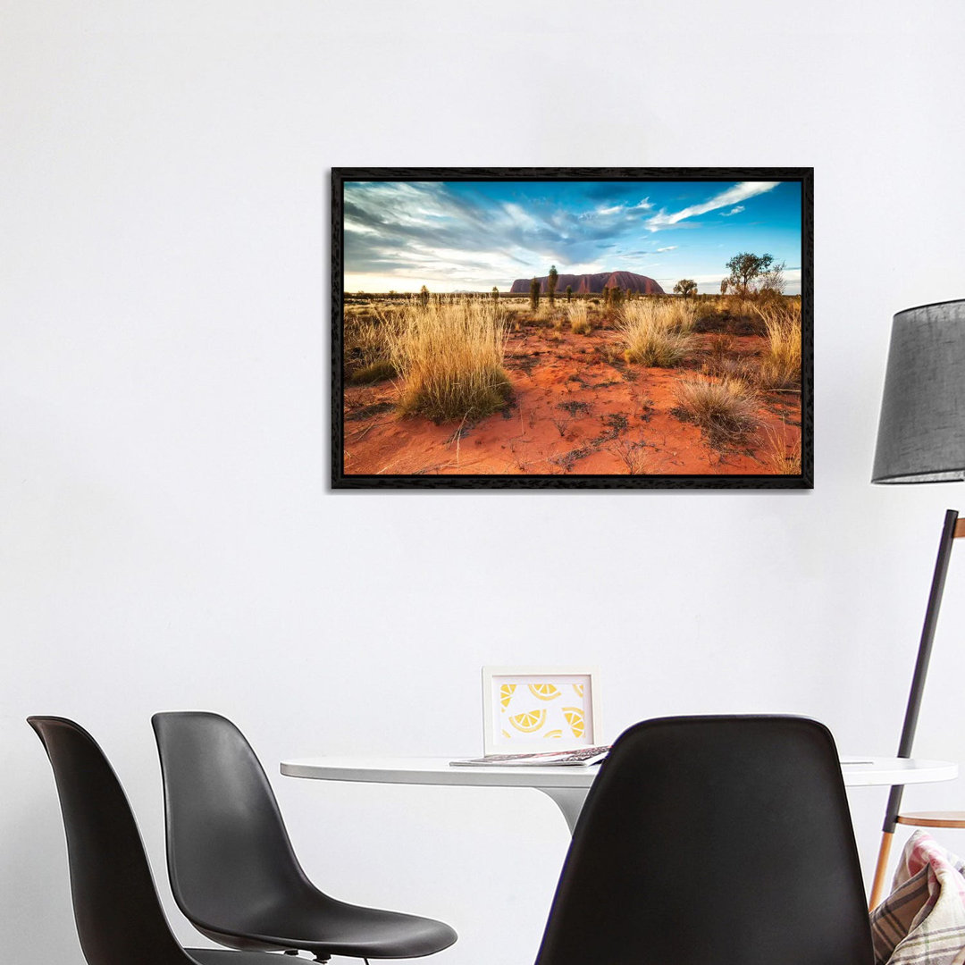 Uluru bei Sonnenuntergang, Australien von Matteo Colombo - Galerie-umwickelte Leinwand Giclée auf Leinwand