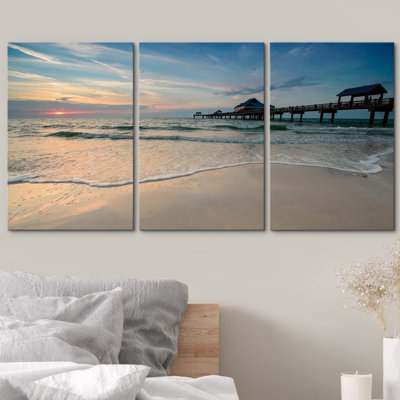 SunNear Pier 60 on a Clearwater Beach, Florida, USA Modern Photo Landscape Wall Decor