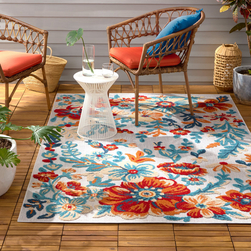 TOWN & COUNTRY EVERYDAY Hibiscus Bloom Modern Floral Outdoor Rug Ivory/Red/Blue, Rectangle 3'11" x 5'2"