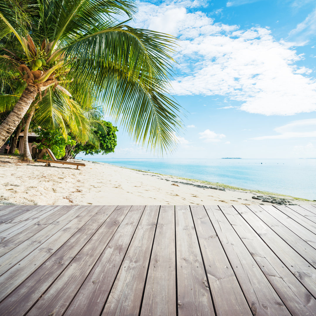 Palm Trees On Beach von Loveguli - Kunstdrucke auf Leinwand ohne Rahmen