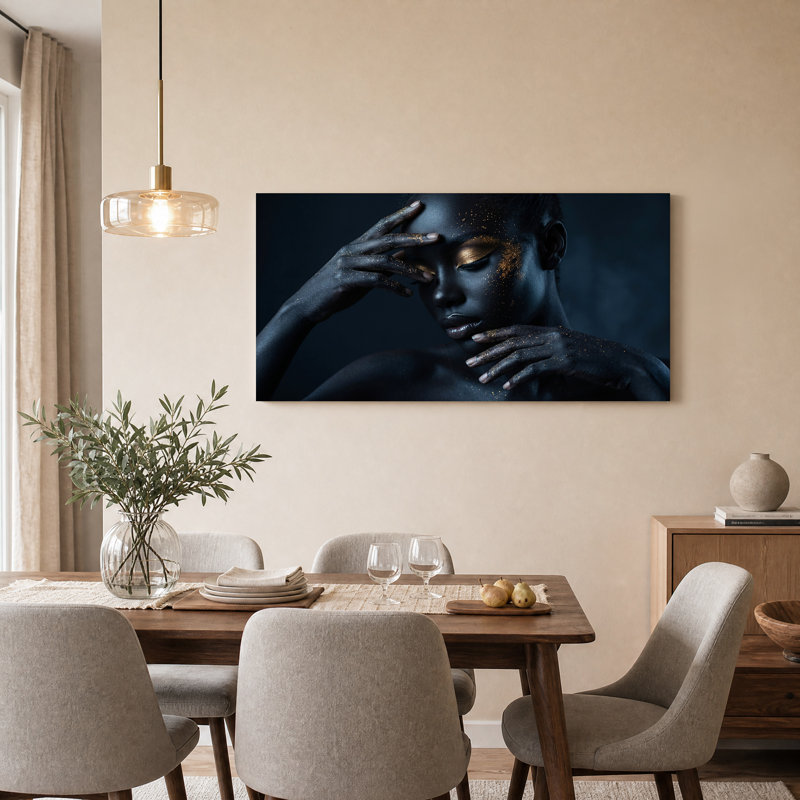 «Dark Skinned Woman with Gold Glitter Eyes», art mural sur toile, L 58 po x H 28 po