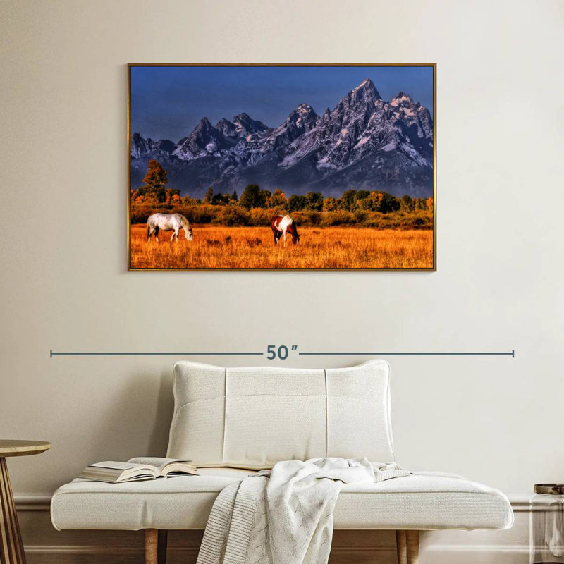 Chevaux paissant à Grand Teton, Cadre flottant doré, 40 po x 27 po