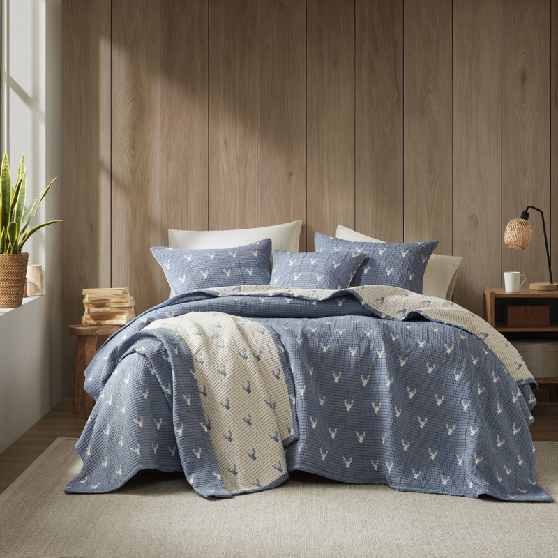Keystone Blue Jacquard 3-Piece Full/Queen Coverlet Set, Blue, Full/Queen Coverlet/Bedspread + 2 Standard Shams