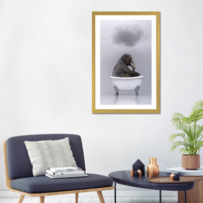 «Elephant Relaxing in the Bath 2» par Mike Kyiv - reproduction d'art