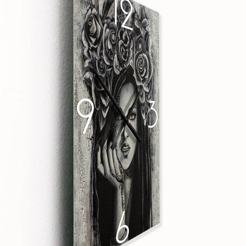 Horloge murale Portrait d'une jeune femme avec des fleurs III, Grand