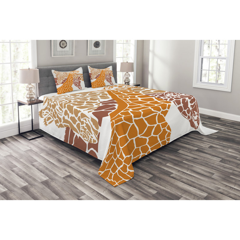 Giraffe Bedspread Set with Shams, 220 x 264 cm