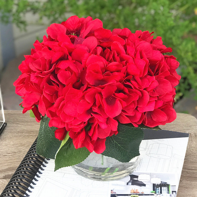 Arrangement floral hortensia en soie dans un vase, Rouge