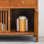 Armoire de rangement avec compartiments ouverts et fermés