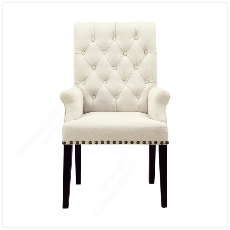 Élégante chaise rembourrée en tissu avec un design capitonné et une structure en bouleau durable, parfaite pour la salle à manger et le salon