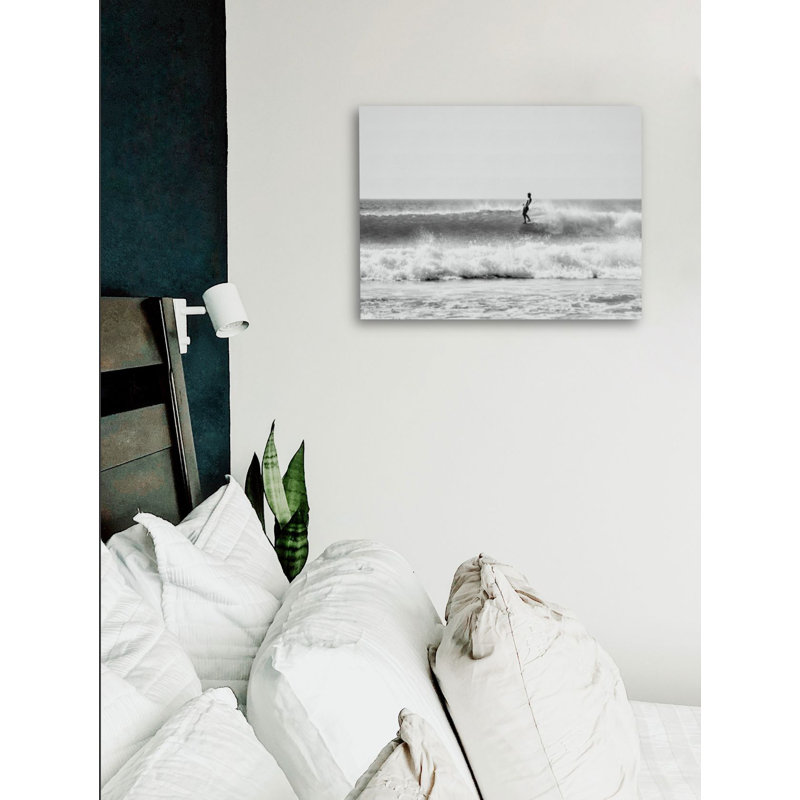 «Hang cinq» par Kristen M. Brown, H 18 po x l 24 po x P 1,25 po, Toile tendue