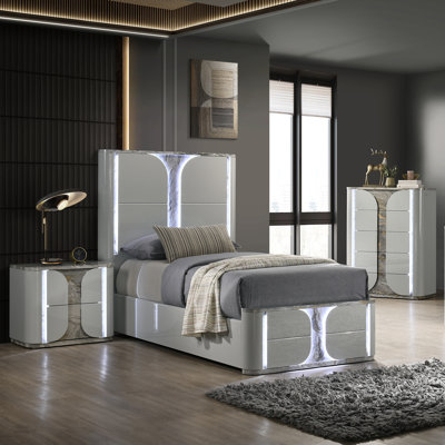Petersfield 3-Piece Bedroom Set