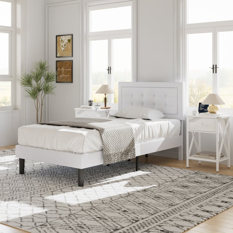 Ensemble de chambre à coucher 3 pièces, cadre de lit plateforme tapissier avec tête de lit réglable + 2 tables de chevet, lit en tissu de lin avec support en lattes de bois, aucun sommier nécessaire, ensemble de mobilier de chambre à coucher moderne
