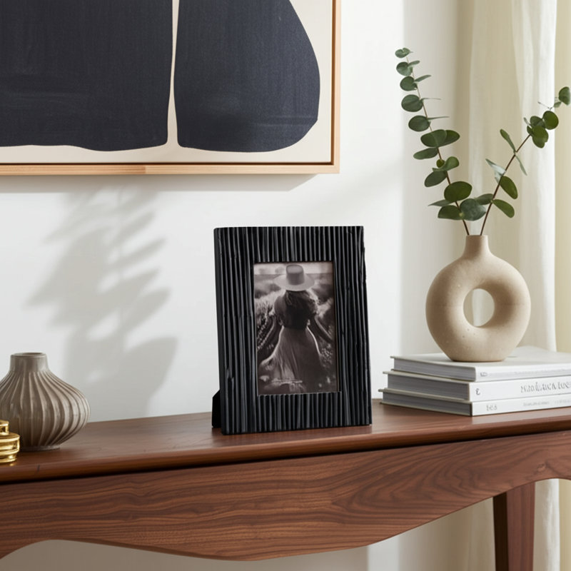 Cadre photo contemporain - Fabrication en résine de bois avec un design linéaire texturé, cadre de présentation simple durable pour un décor moderne, fabriqué avec des matériaux composites pour une qualité durable
