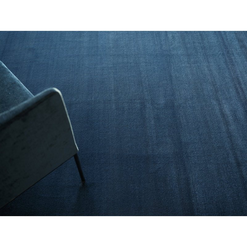 Velutto Modern Hand Loomed Area Rug in Navy, Rectangle 4' x 6'