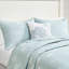 Courtepointe très grand / très grand lit. 4 pièces en coton réversible avec broderie. Remplir. Prélavé. Lavable à la machine. Détente en bord de mer. Étoile de mer et motifs brodés. Rembourrage. Style de plage relaxant.