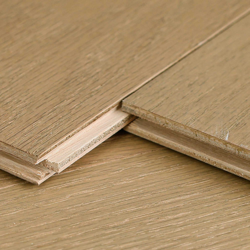 Chêne foncé 0,59 po T x 35,83 po L x 4,92 po W Plancher de bois franc d'ingénierie à rainure et languette (2,45 pieds carrés)
