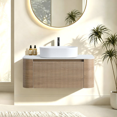 Meuble-lavabo de 36 po avec lavabo, armoire murale en chêne miel avec porte-serviettes gratuit, conception simple de lavabo en céramique rayée ovale, sans bonde ni robinet, pré-assemblé