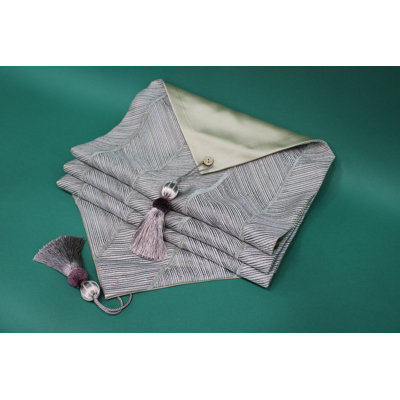 Howie Daisy Table Runner