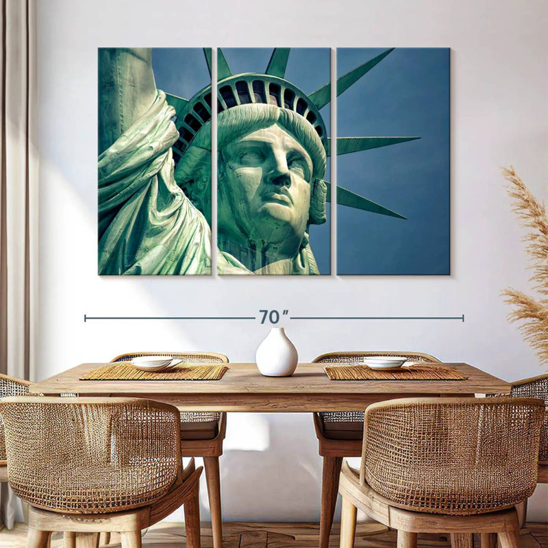 La Statue de la Liberté aux États-Unis, H 42 po x l 65 po