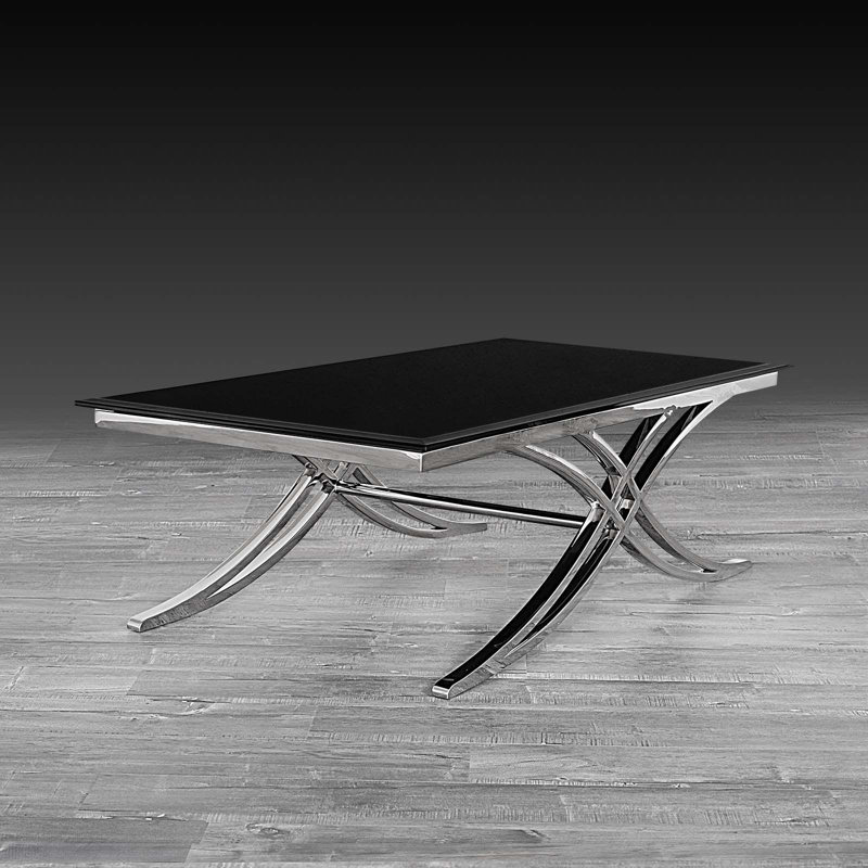 Table basse à pieds croisés