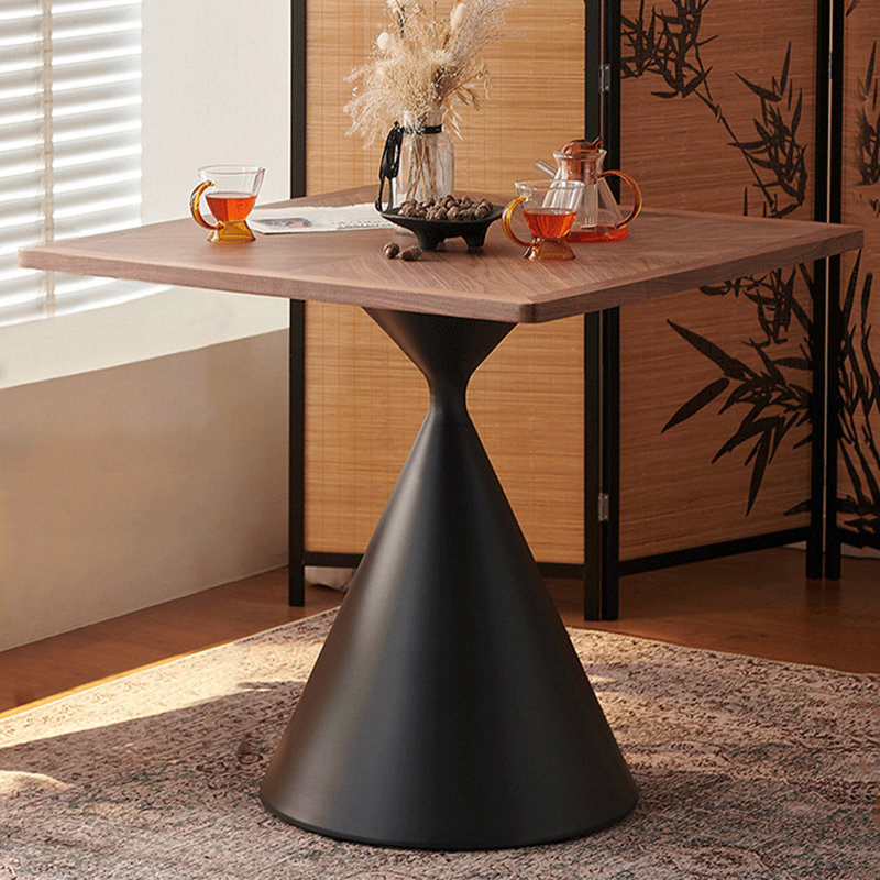 Table de salle à manger carrée en bois manufacturé de couleur châtaignier, H 29,53 po x L 31,5 po x l 31,5 po