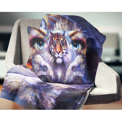 Oreiller avec coussins tiger d’animal avec femme