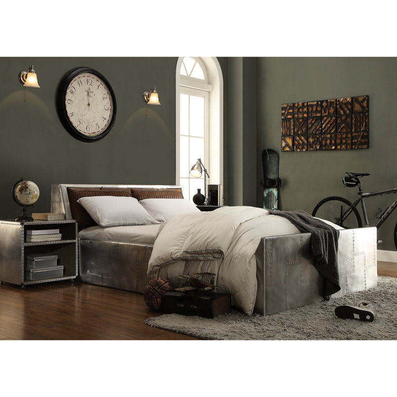 Table de chevet à 2 tablettes en aluminium avec garniture cloutée tendance et table de chevet pour chambre à coucher: Structure 2 tablettes attrayantes