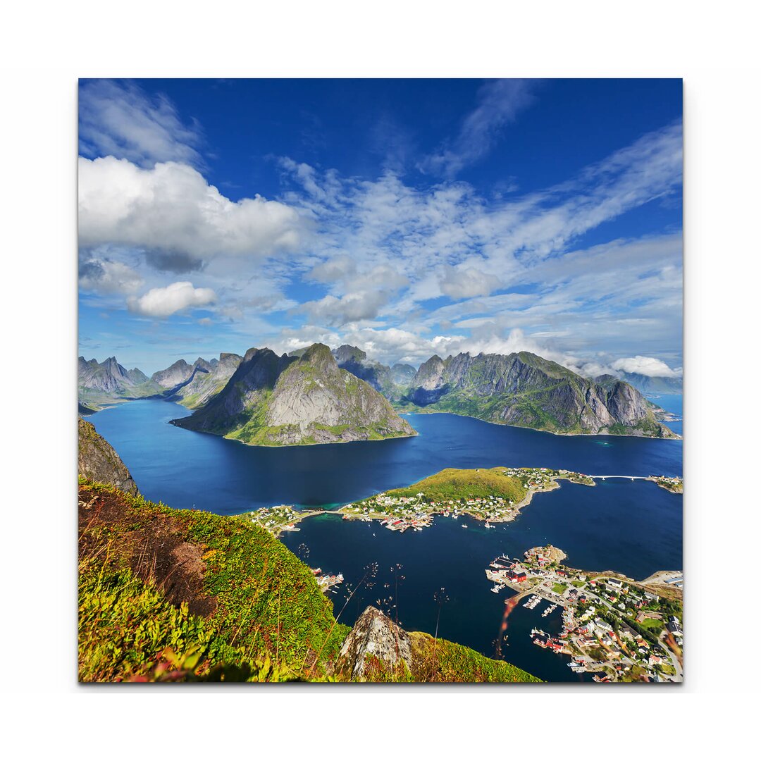 Leinwandbild Lofoten Insel in Norwegen bei blauen Himmel