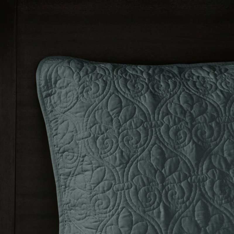 3 Piece Quilt King/ King - Reversible And Soft Pre-washed Cotton Filling For A Relaxing Evening Quilting Charming Bedroom Comes With Two Shams Machine Washable Stylish Complete Matching Bedding