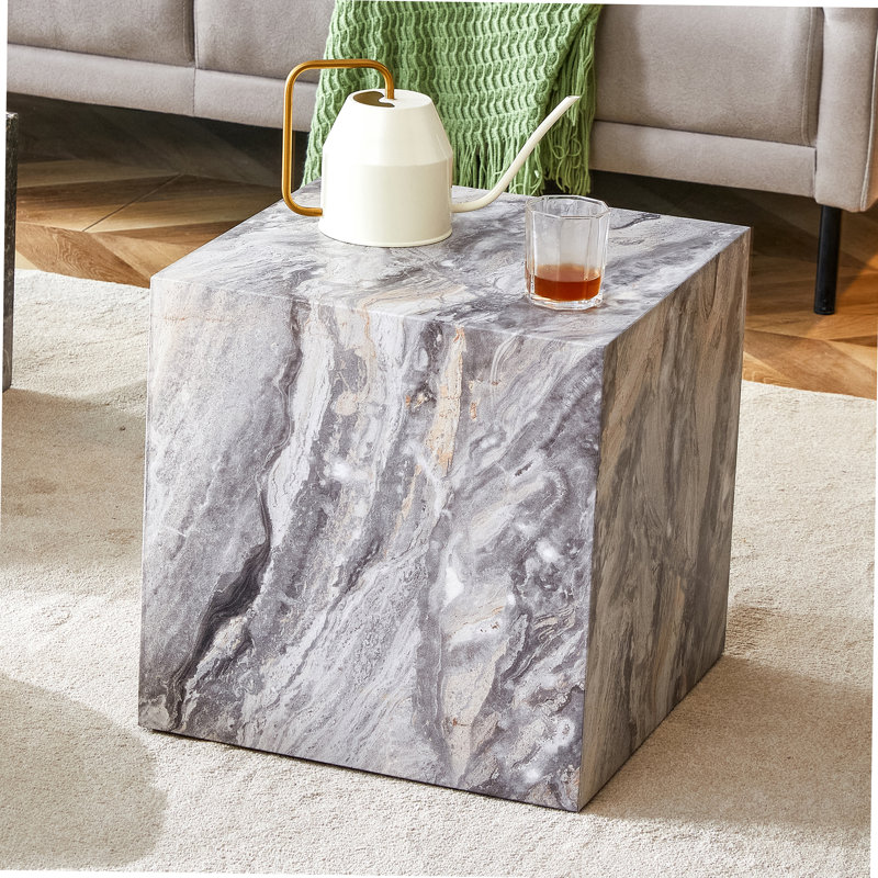 Rehaussez votre espace de vie avec cette table basse moderne en bois aggloméré, qui met en valeur des motifs texturés gris. Il est caractérisé par un design élégant.