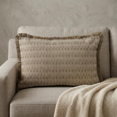 Coussin lombaire en coton vert et blanc 14 po x 20 po avec frange