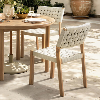 Chaises de salle à manger d'extérieur sans accoudoirs Looma, bois d'acacia avec assise et dossier en corde tissée à la main