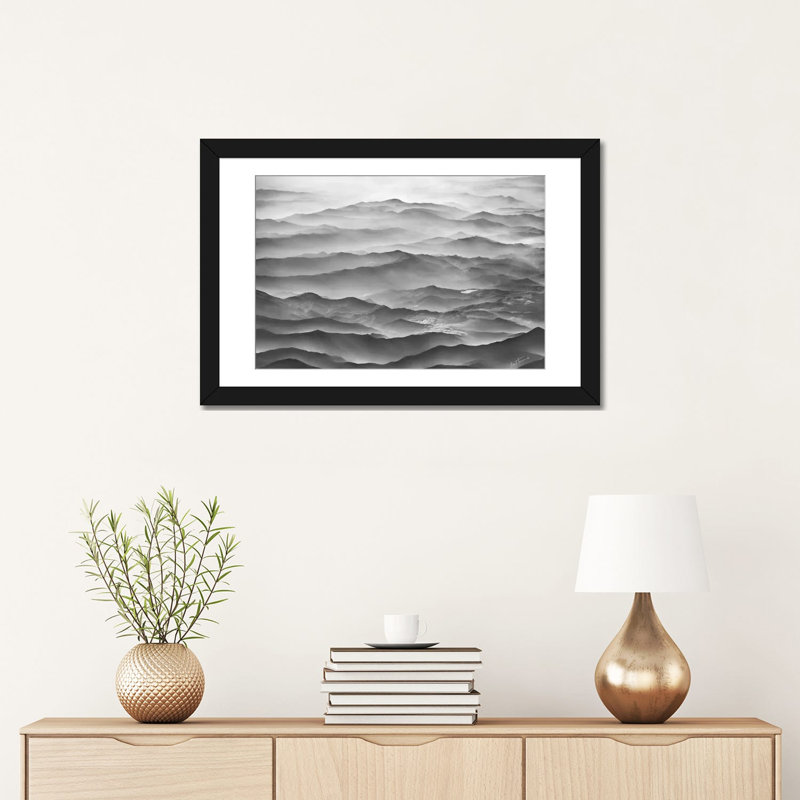 «Ocean Mountains» par Ben Heine - reproduction imprimée, H 16 po x l 24 po x P 1 po, Papier d'art encadré noir, Blanc