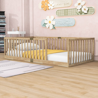 Lit simple en bois avec garde-corps et lattes