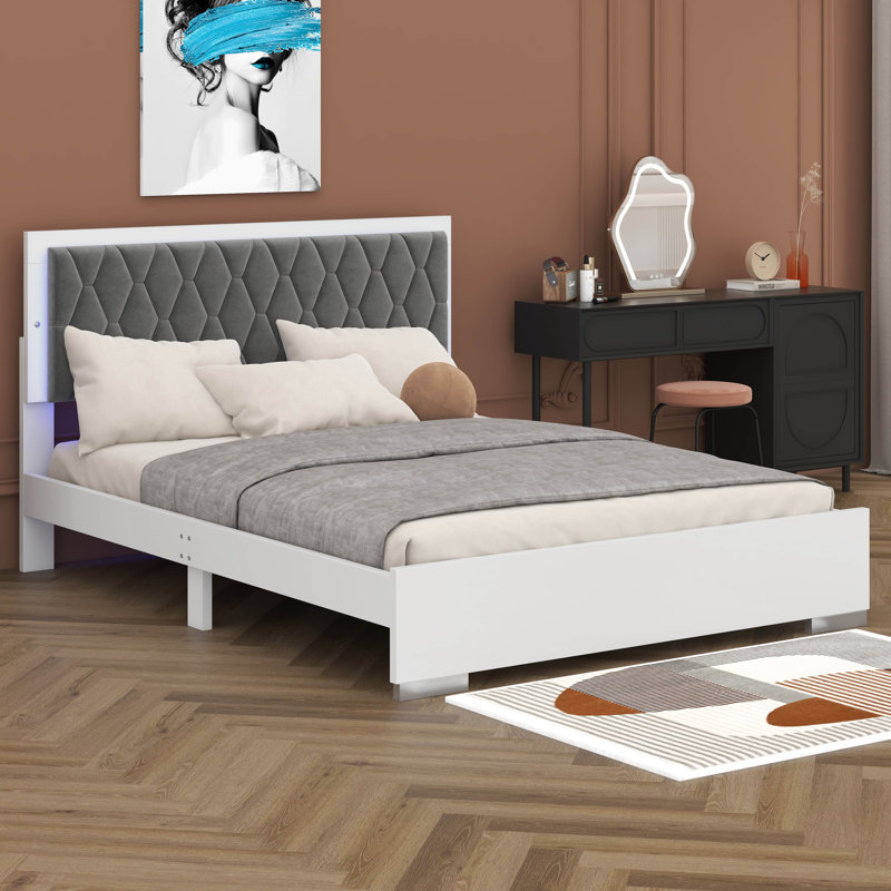 Grand lit tapissier avec lumières DEL Cerrito, Blanc