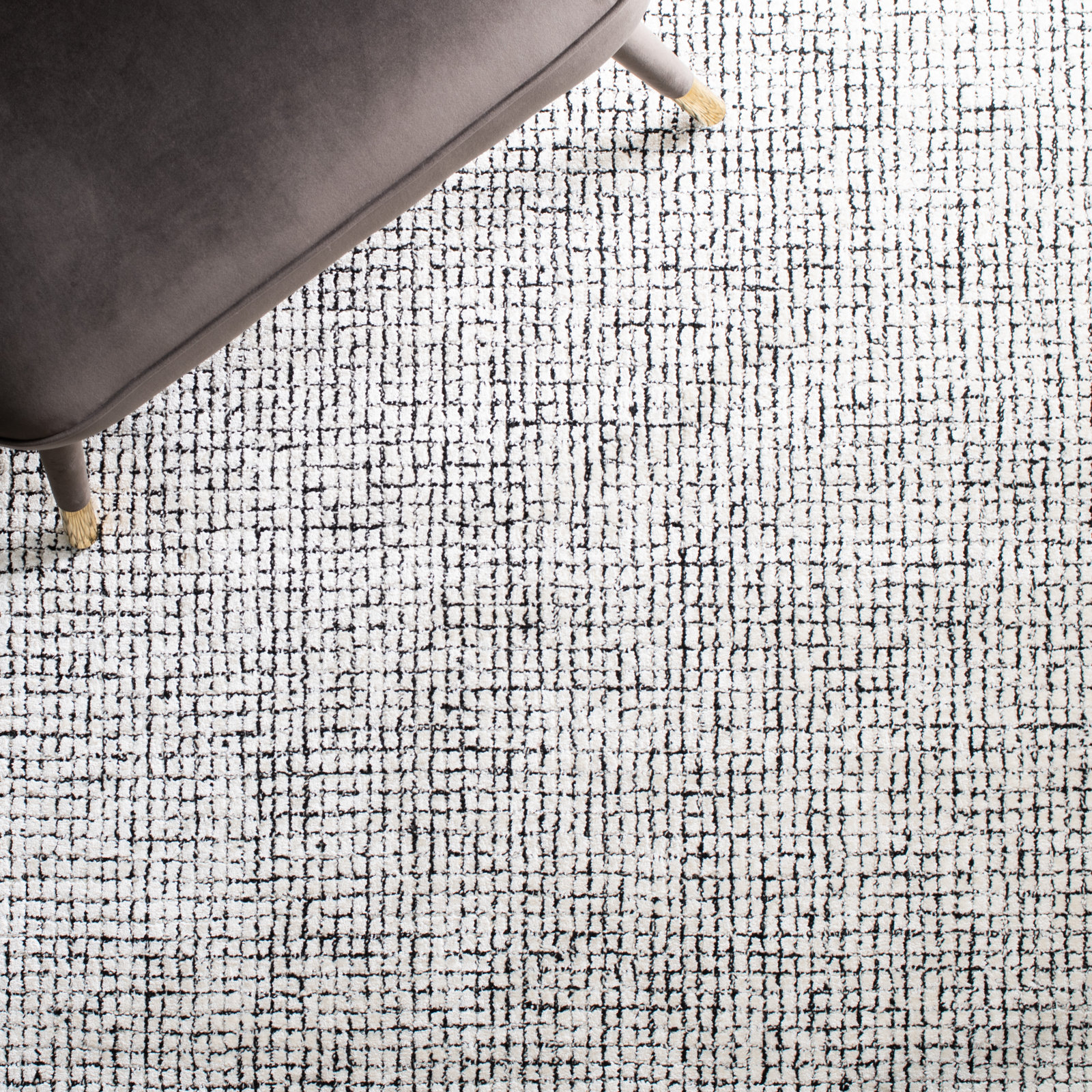 Rowe Handmade Tufted Ivory/Black Area Rug, Square 6'