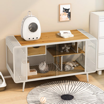 Abri pour chat blanc avec construction - en bois de sapin, structure en fer et verre aéré à l'intérieur de la maison, bois de construction massif et pour les espaces de vie