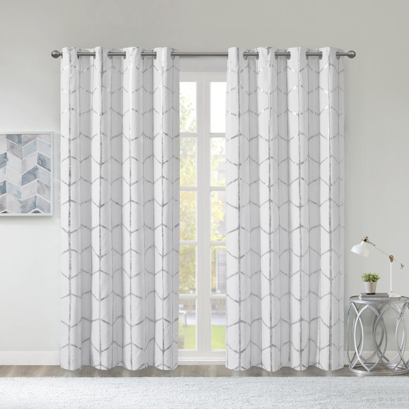 Panneau de rideau simple occultant avec œillets à motif géométrique Raina, l 50 po x L 63 po, Blanc / argent