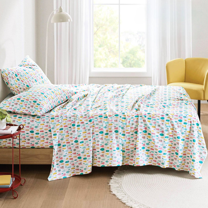 Drap-housse en flanelle de coton Queen, 4 pièces, motif sapins de Noël blancs, chaud, lavable à la machine pour un entretien facile.