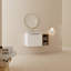 Meuble-lavabo luxueux avec portes et évier à fermeture en douceur, avec une petite tablette de rangement pour plus de commodité.