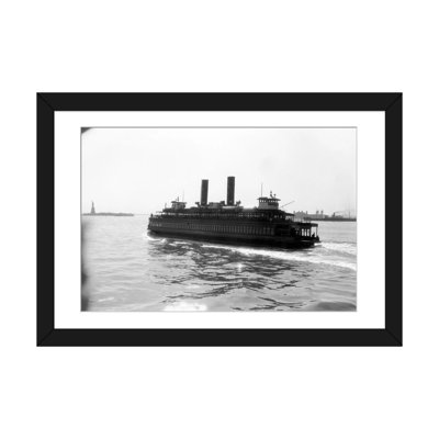 Reproduction de photo sur toile tendue, "bateau en pendant années 1930 avec deux piles de fumée consultées par le sternum statue of liberty of horizon new york city harbor usa"