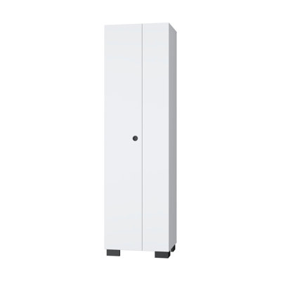 Armoire balai blanche avec tablettes de rangement