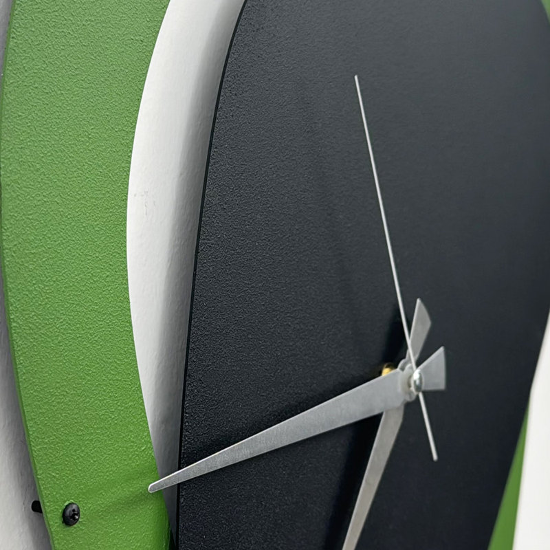 Horloge murale élégante en métal 14,2 po x 19,7 po | Fabrication 100% métal, épaisseur: 0,04 pouce | Décoration élégante pour le salon et le bureau, design durable et intemporel