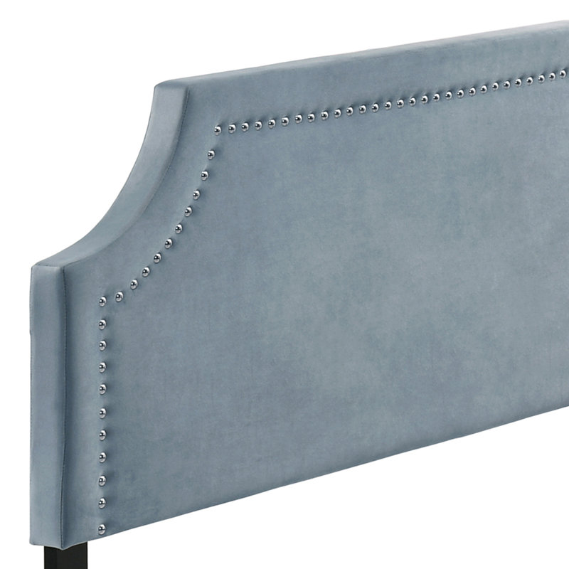 Grand lit, velours bleu clair