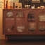 Buffet en bois massif brun et verre