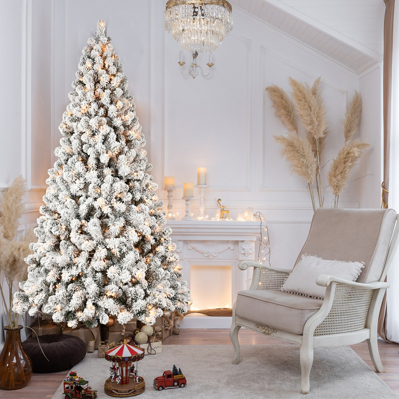 Arbre de Noël 9 pi floqué avec 650 lumières chaudes UL, embouts en PVC de 1930, fil à mémoire dépliable, assemblage facile et support en métal stable - décor des Fêtes enneigé