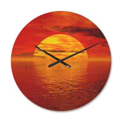 Horloge murale soleil tombant sur l'océan